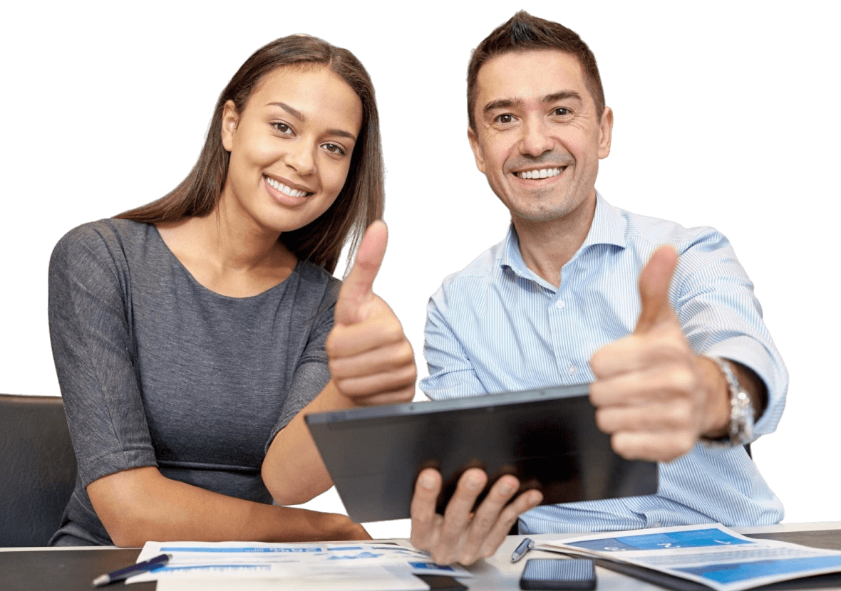 imagen hombre y mujer cerrando trato