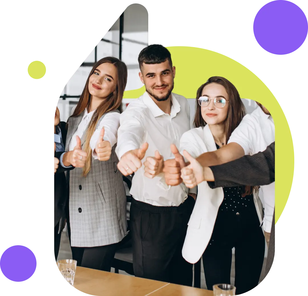 personas reunidas en la oficina